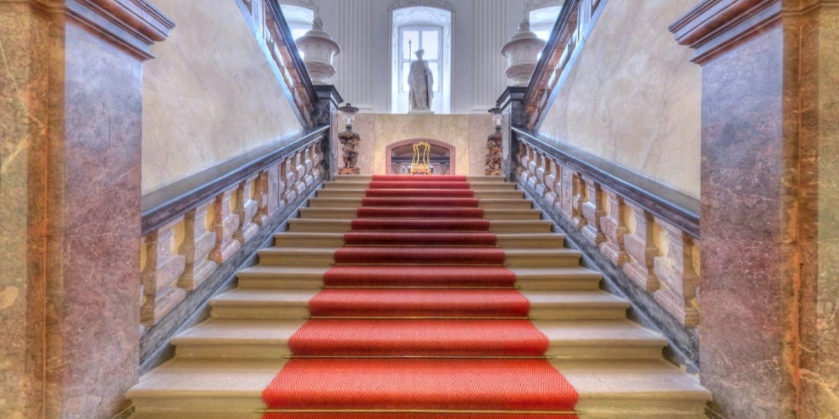 Screen entrance area