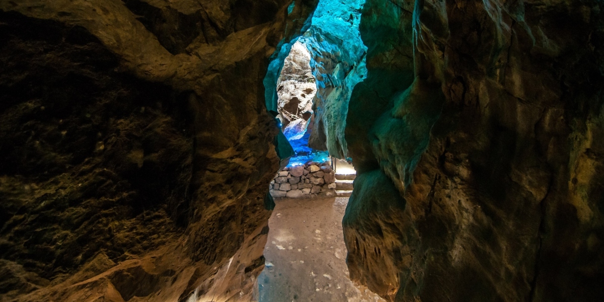 View into the Hübichsaal into the reef